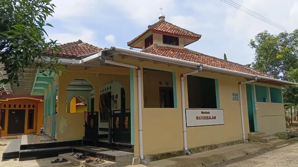 Mushola Baitussalam: Tempat Beribadah yang Menyatu dengan Kehidupan Warga Cilacap